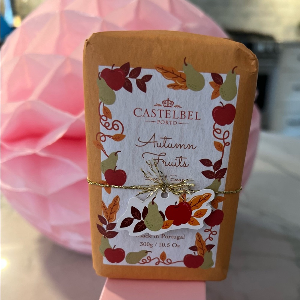 Castebell Autumn Fruits scented  luxury decorative soap 10.5 oz NWT